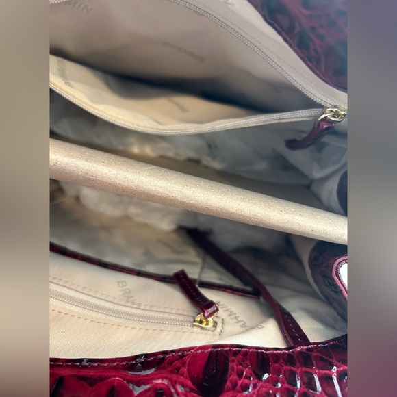 🍒 NWT BRAHMIN CHERRY LACQUER TOWERS with BRAHMIN GOLDEN LYNX WALLET SET - Picture 7 of 8